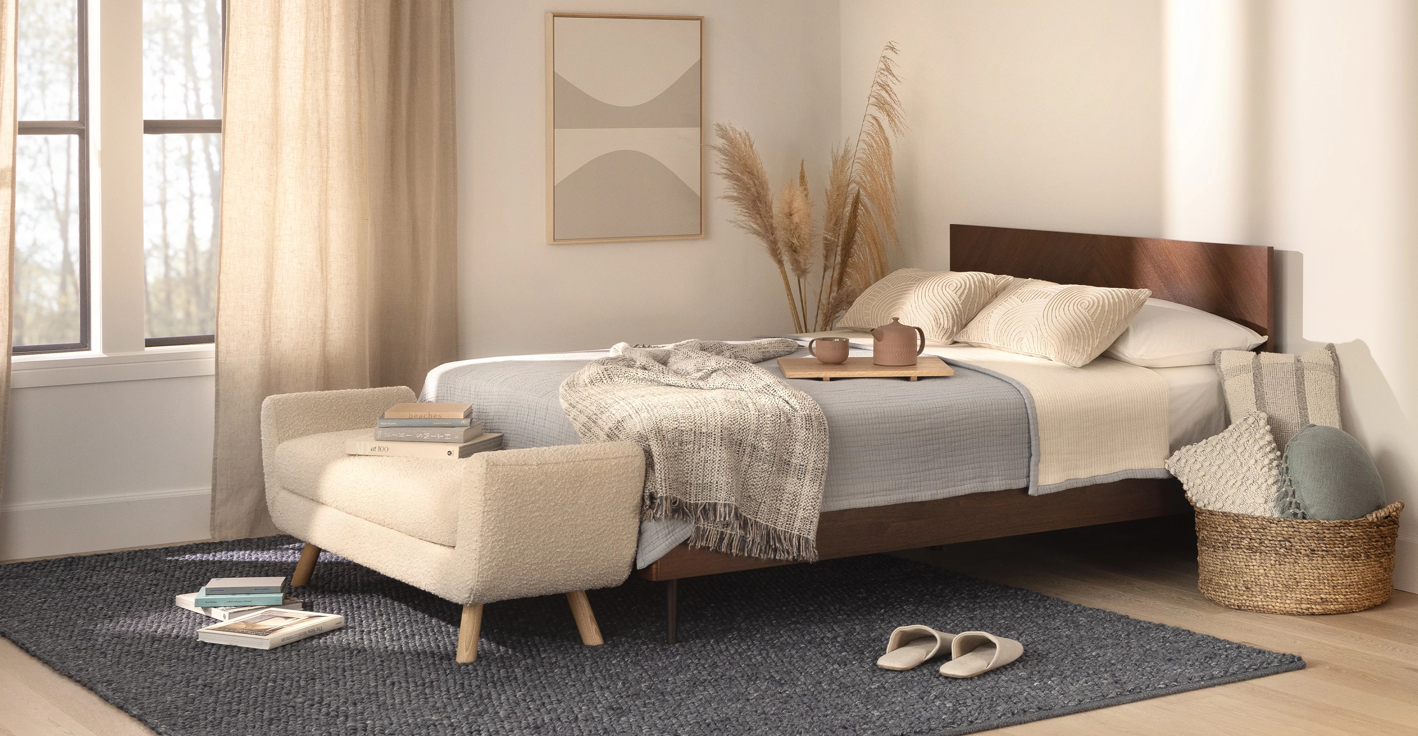 Кровать 2х-спальная с деревянным изголовьем bed004 - фото