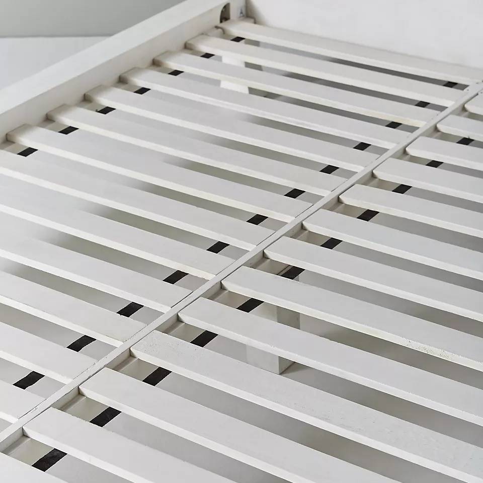 Кровать 2х-спальная с низким резным изголовьем bed020 - фото